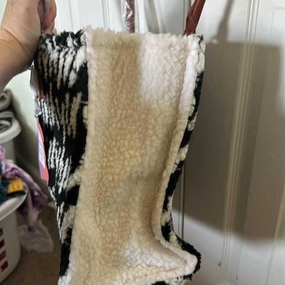 Yitty Major Label plush tote NWT black and white w/brown patent leather handles - Picture 6 of 6